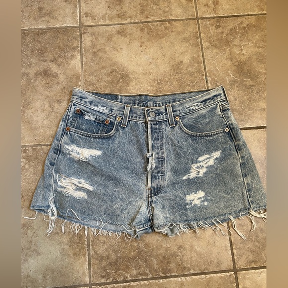 LEVI’S 501 Distressed Denim Shorts - Picture 2 of 5
